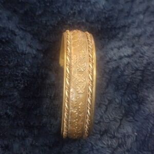 Elegant Gold-Tone Bangle Bracelet